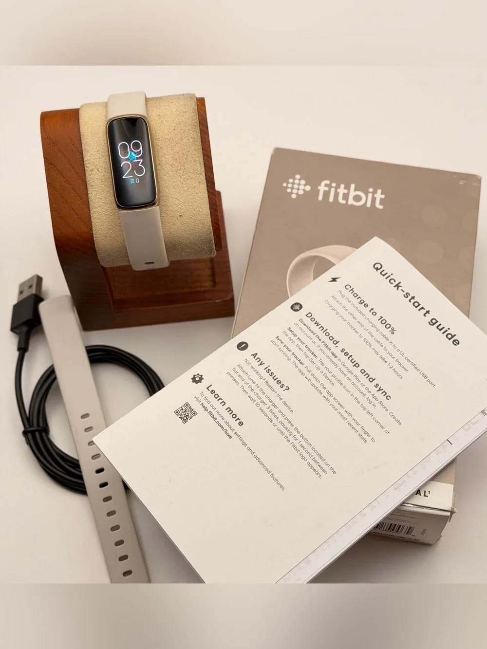 Fitbit Luxe, New, Full Set, Gold/white, MSRP 187$,
